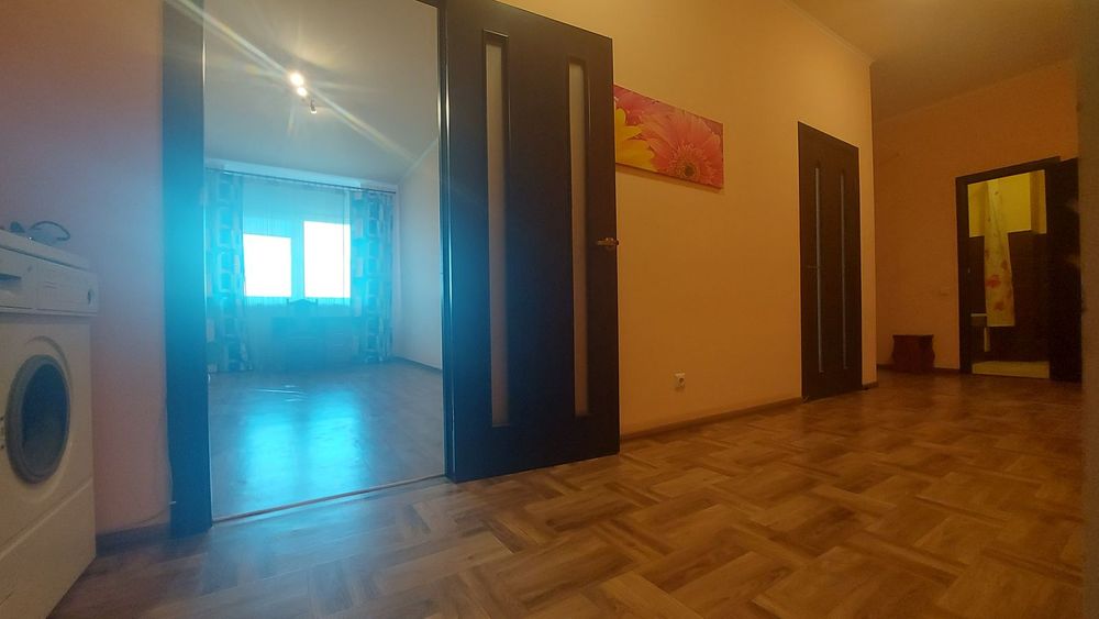 Простора 2-кімнатна квартира 73 м² вул. Миколи Закревського 93-А