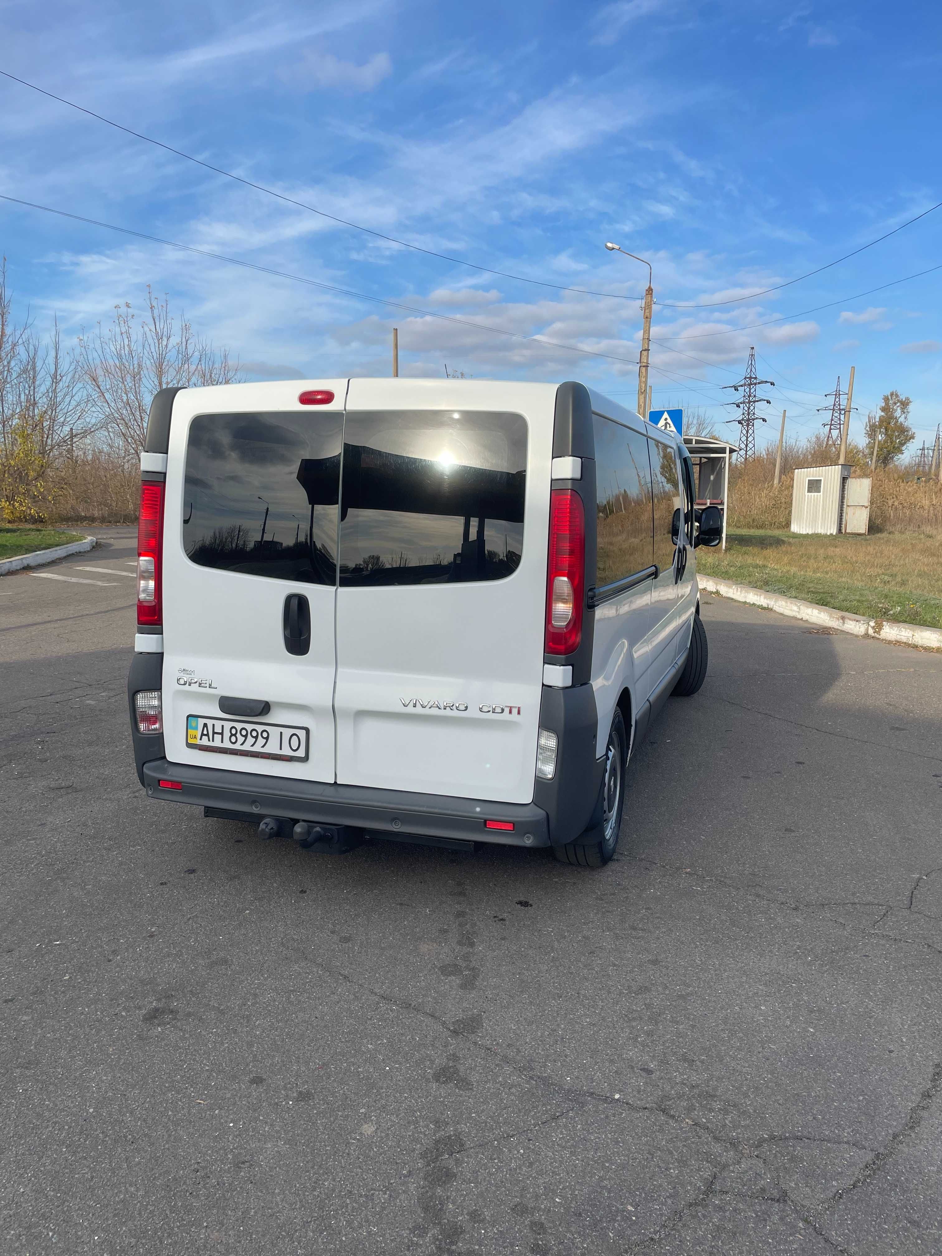 продам мікроавтобус OPEL VIVARO 2013 року