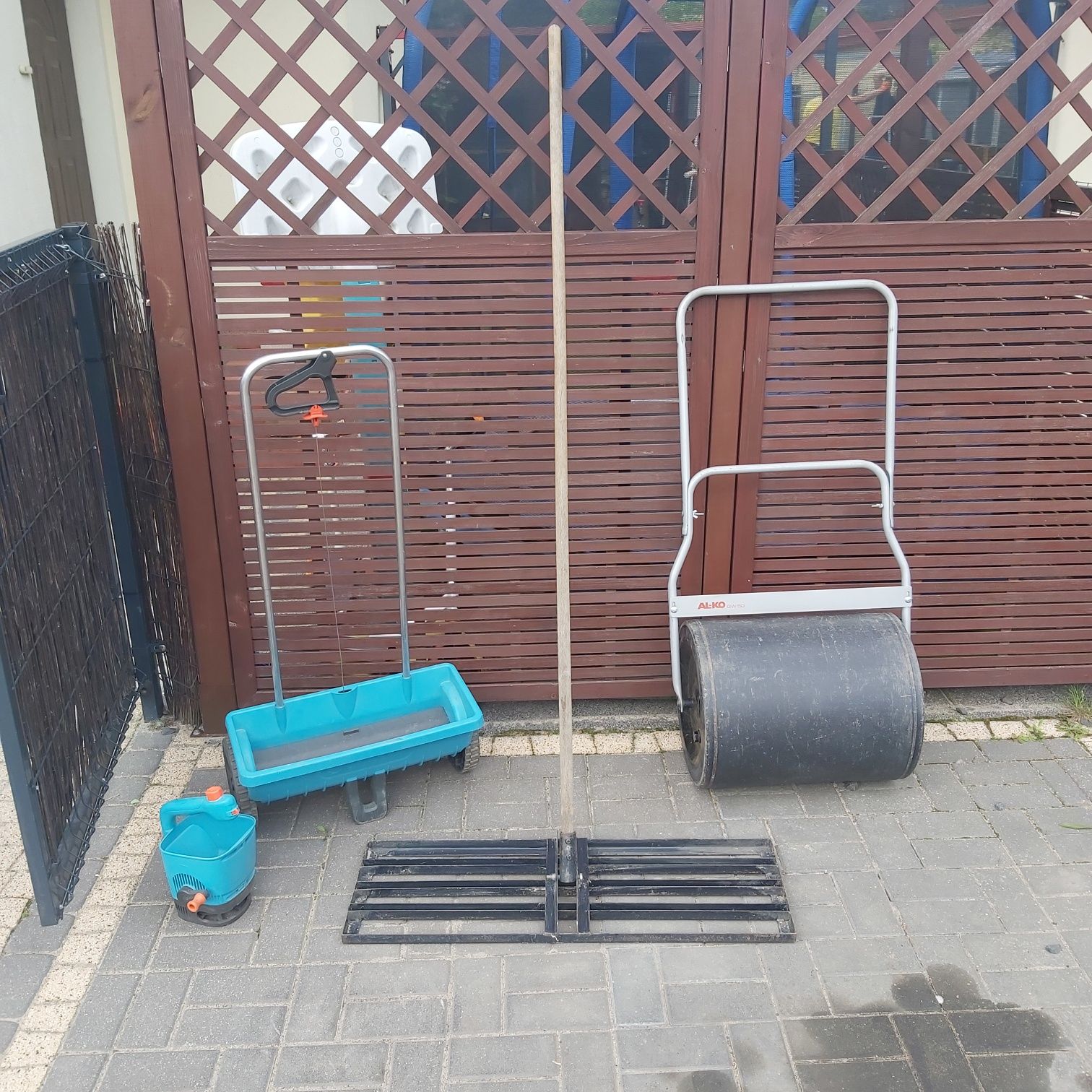 Ręczny niwelator równiarka do ziemi niwelacja terenu trawnika i kostki