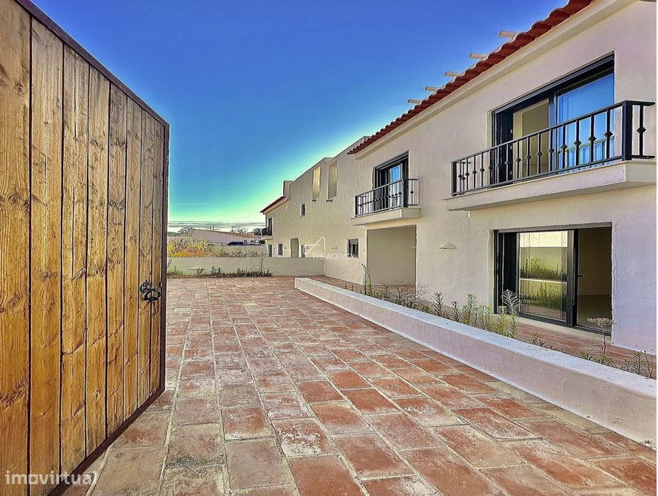 Moradia Moderna com Piscina, Terraço e Vistas Panorâmicas – Alcácer do