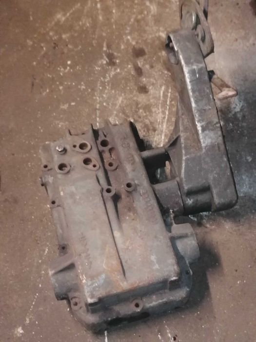 Korpus podnośnika pokrywa siłownika obudowa C-385 C-380 URSUS 912 914