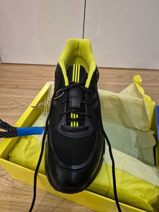 Оригінальні кросівки HÖR x Adidas Exomniac Cushion