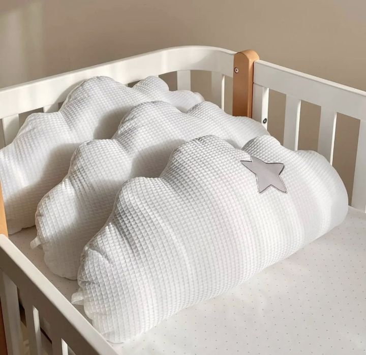 Бортики подушки хмаринки для дитячого ліжечка