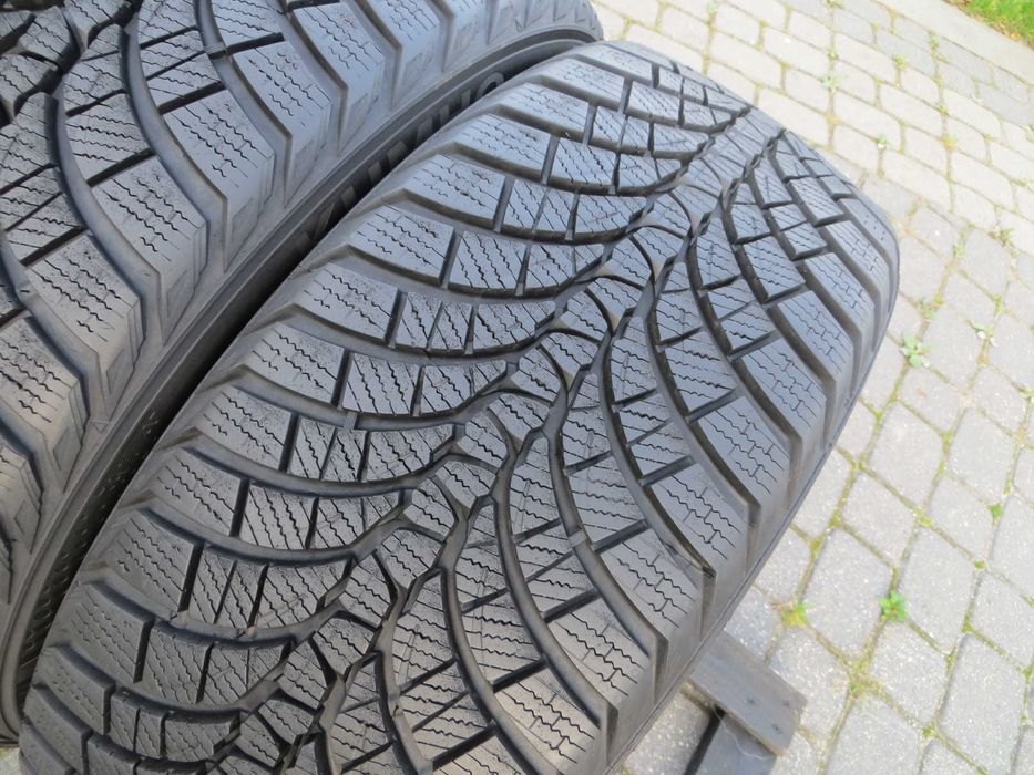 Opony zimowe Kumho 225/45/18 cena za 2 szt.