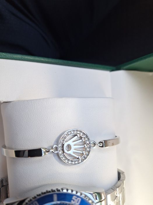 Conjunto relogio + pulseiras