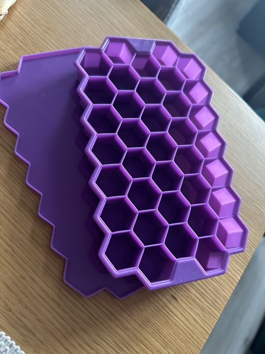 Silikonowy pojemnik na lód