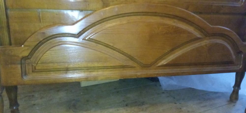 Camas de solteiro e guarda fatos