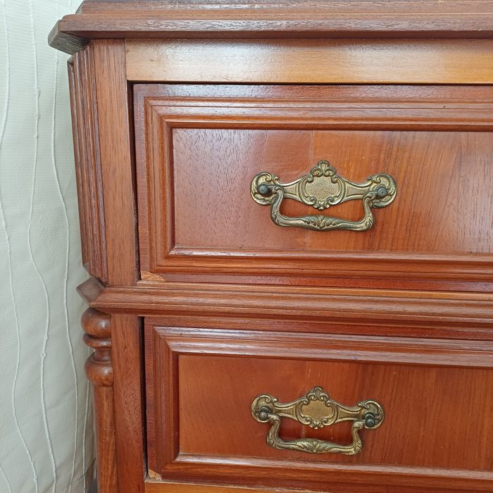 Cómoda de madeira maciça