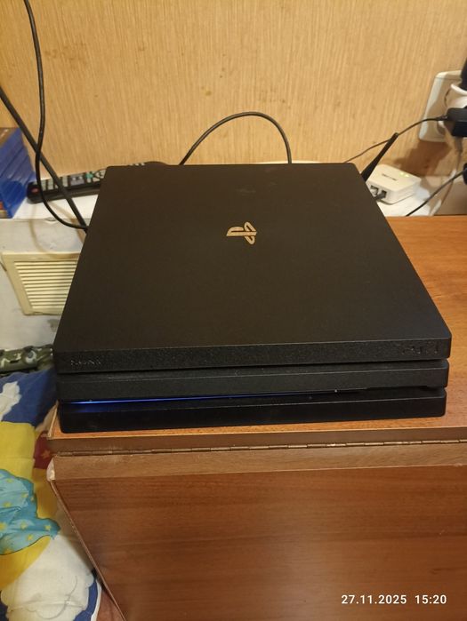 Продам ps4 pro 1tb в ідеальному стані з невеличким торгом