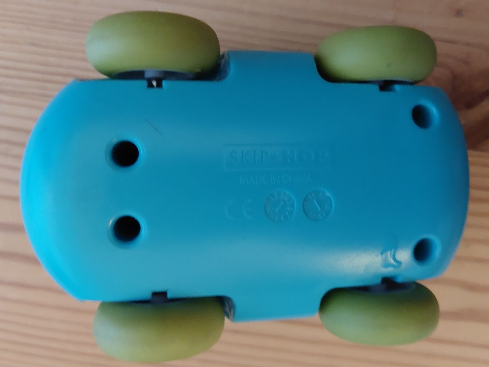 Skip hop samochodzik auto autko z napędem pull-back jeż