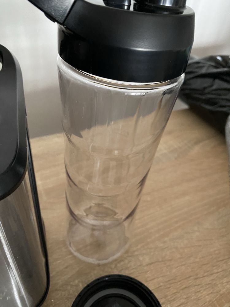 Blender z kubkiem na wynos
