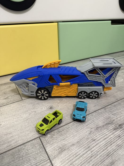 Хотвілс акула нова