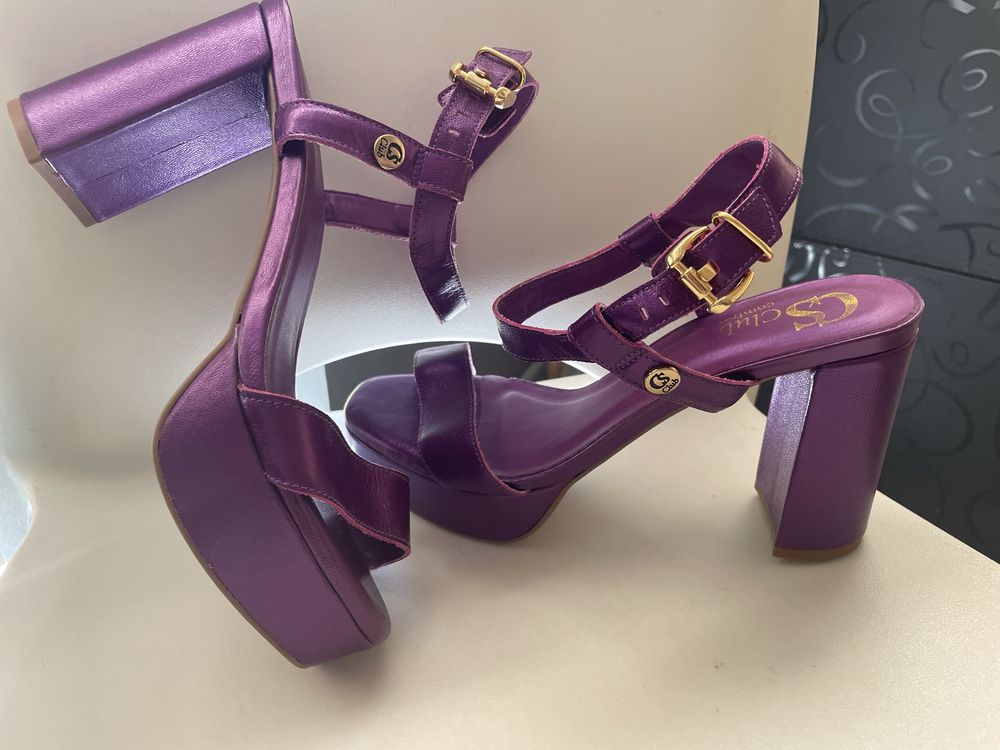 Sandálias Carmen Steffens número 38, 36 do Brasil, valor 76,00 cada