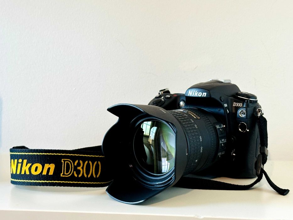 Máquina fotográfica digital Nikon D300 + Objetiva NIKKOR 18-200 mm