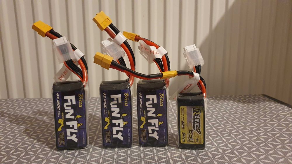 FPV cztery baterie LIPO 4s