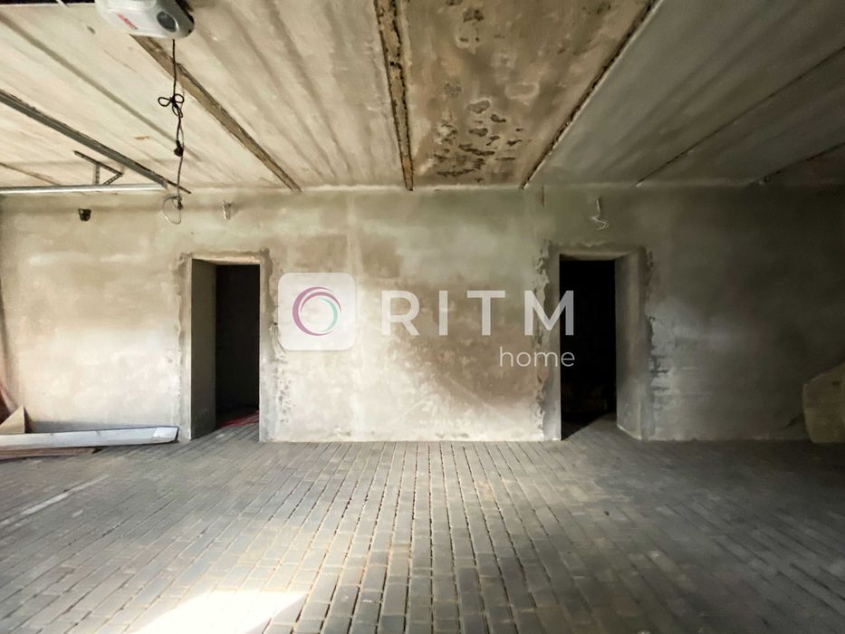 Половина будинку 187.8 м2 + 4 сот. ділянка по вул. Липлянська, Вишків.