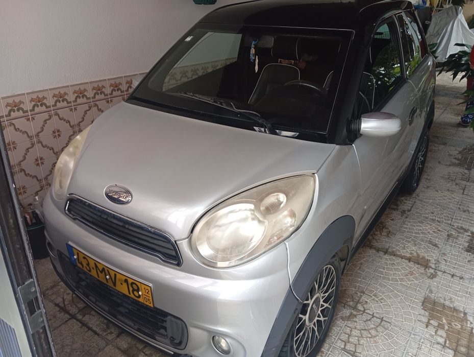 Microcar M8DCi cinza prata e preto