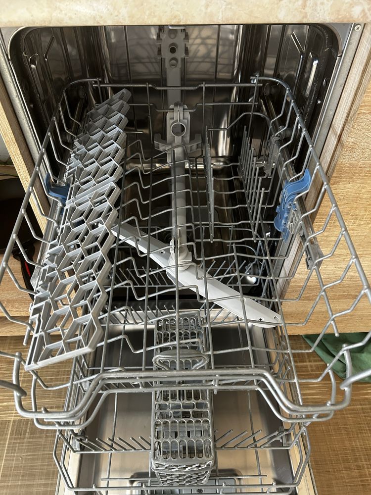 Посудомийка посудомийна машина Indesit 45 см