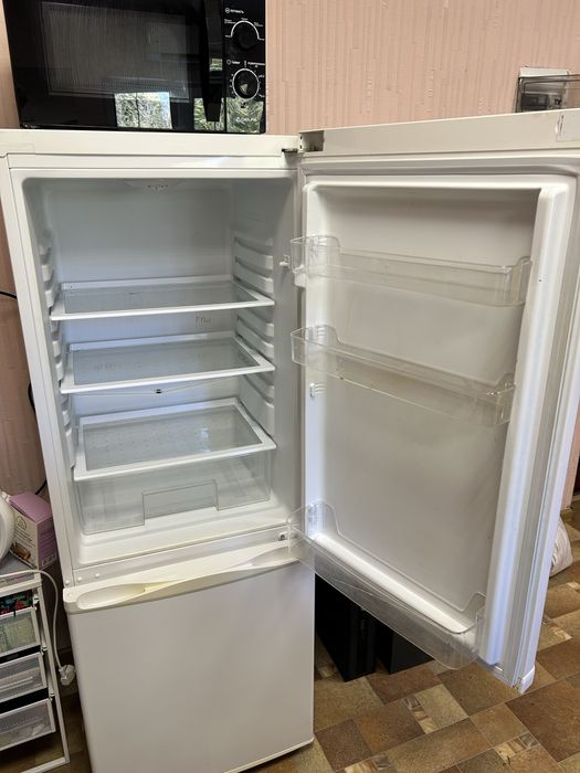 Холодильник Elenberg 4000 грн без торгу