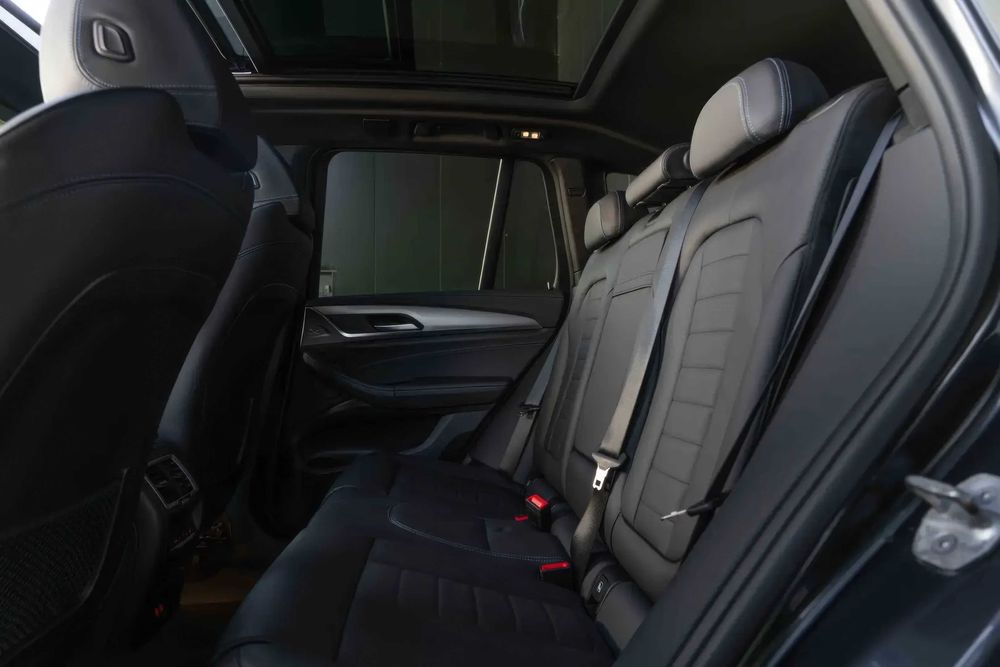 BMW iX3      2023