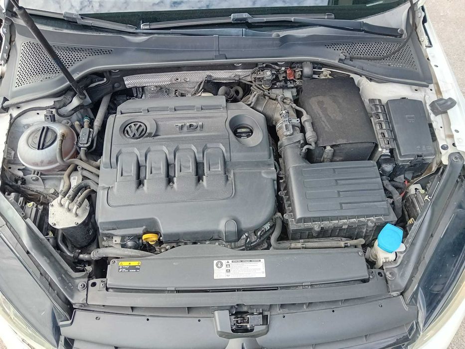 VW Golf VII 1.6 tdi - Nacional ( pequeno sinistro )