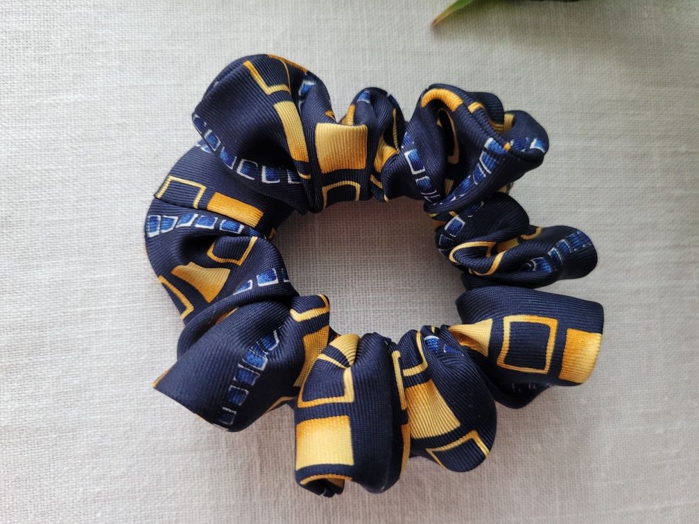 Jedwabna gumka do włosów scrunchie/owijka z krawata