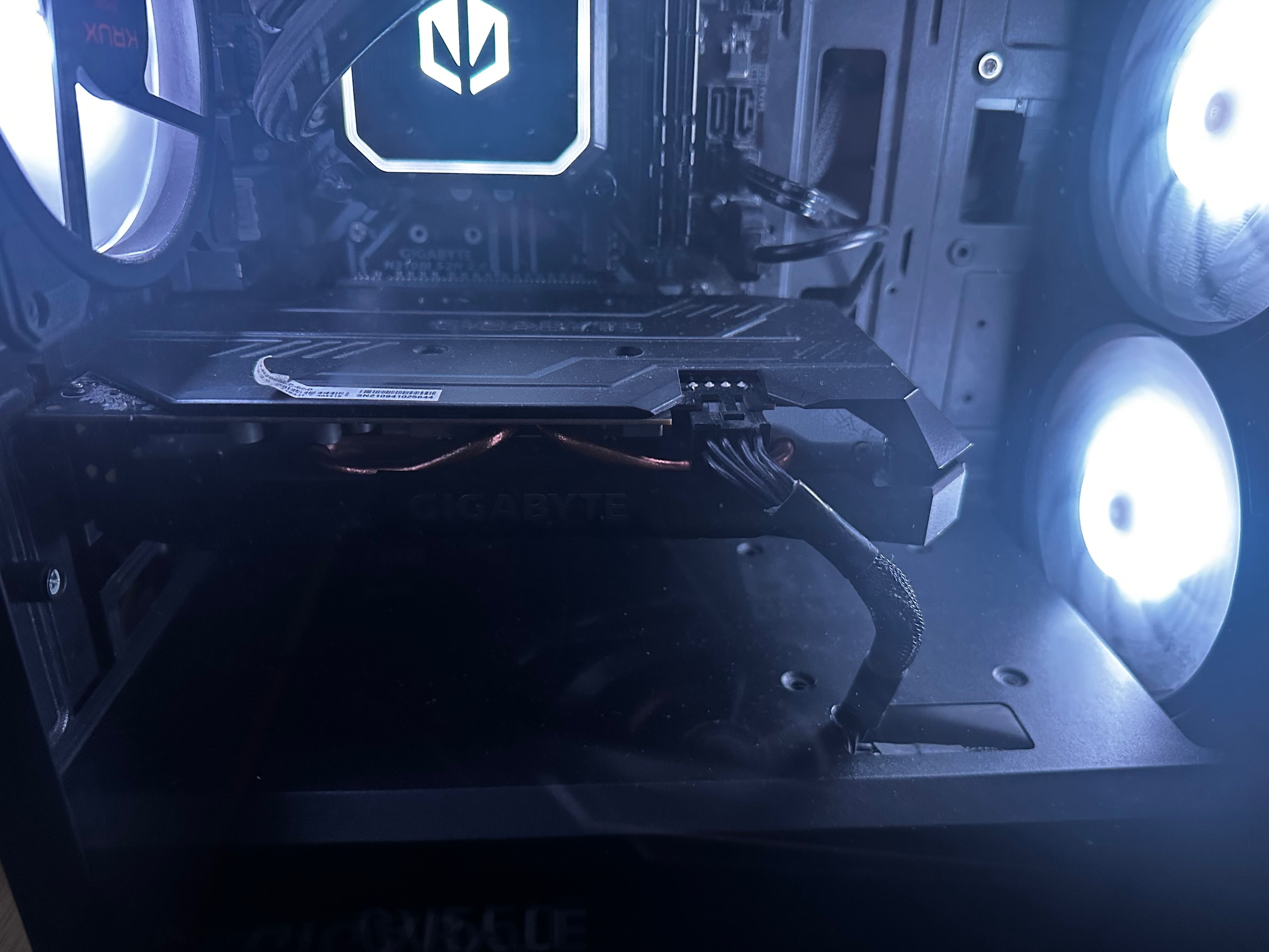 RTX 2060 windforce OC 6gb Zadbana.