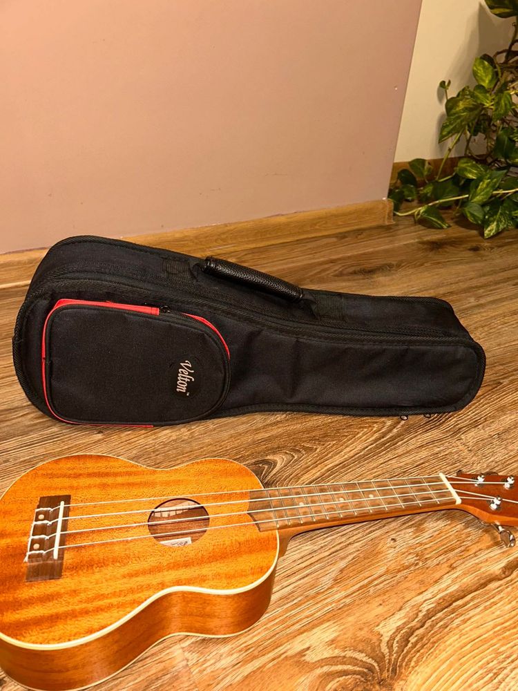 Ukulele z pokrowcem