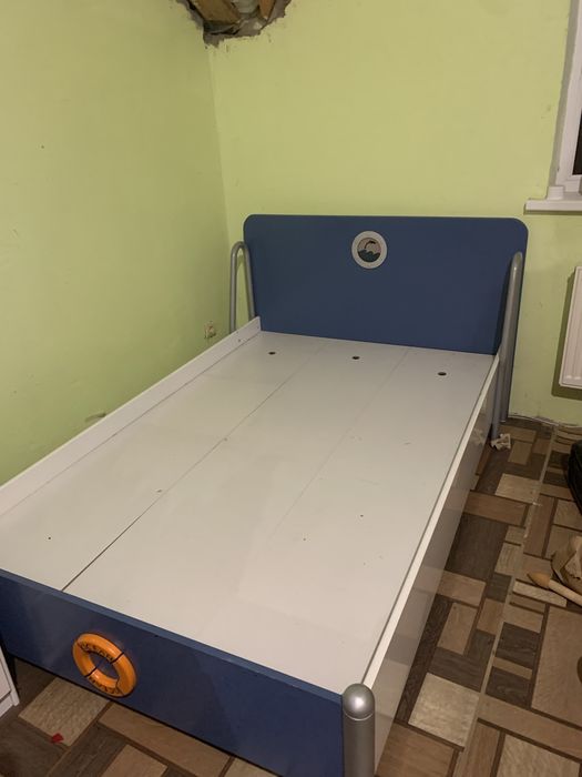 Комплект дитячих меблів, ліжко, 2 шафи, 2 пенала, стілець приліжковий