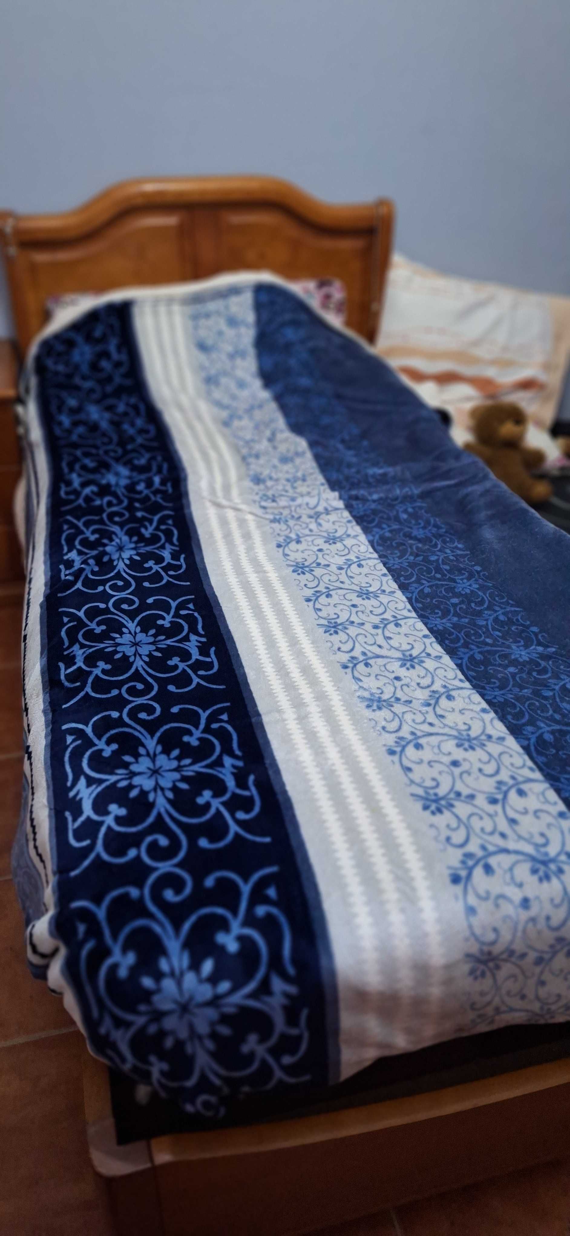 Cama + camiseiro + mesa de cabeceira