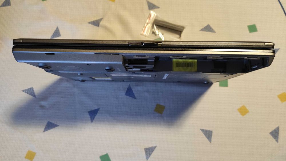 Dell Latitude D630 Kompletna obudowa, matryca itp. Stan bardzo dobry.