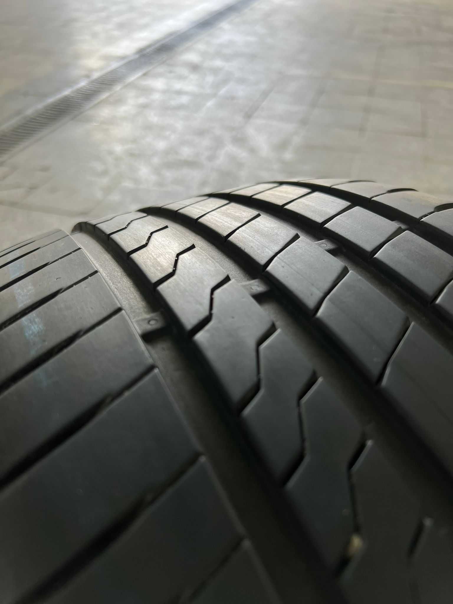 Pneus semi-novos 245/40R18