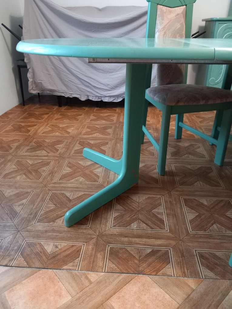 Stół Krzesła Komoda