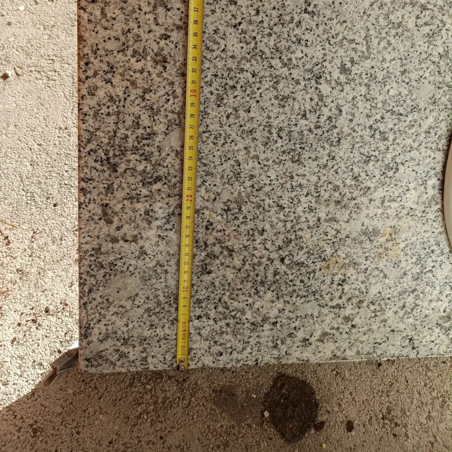 Pedra + lavatório com torneira