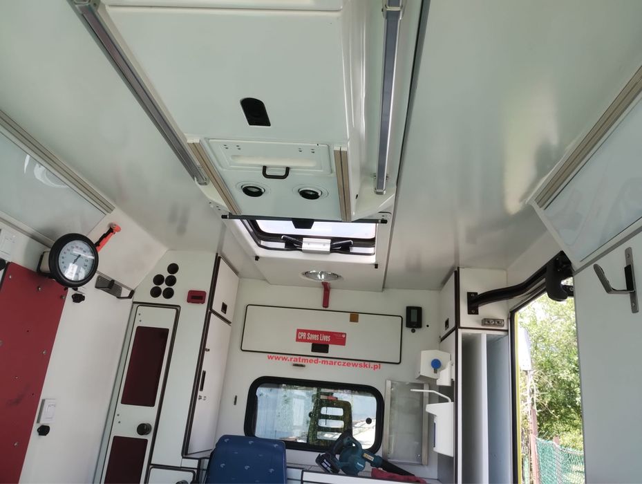 Karetka  Ambulans Kamper, mobilny warsztat