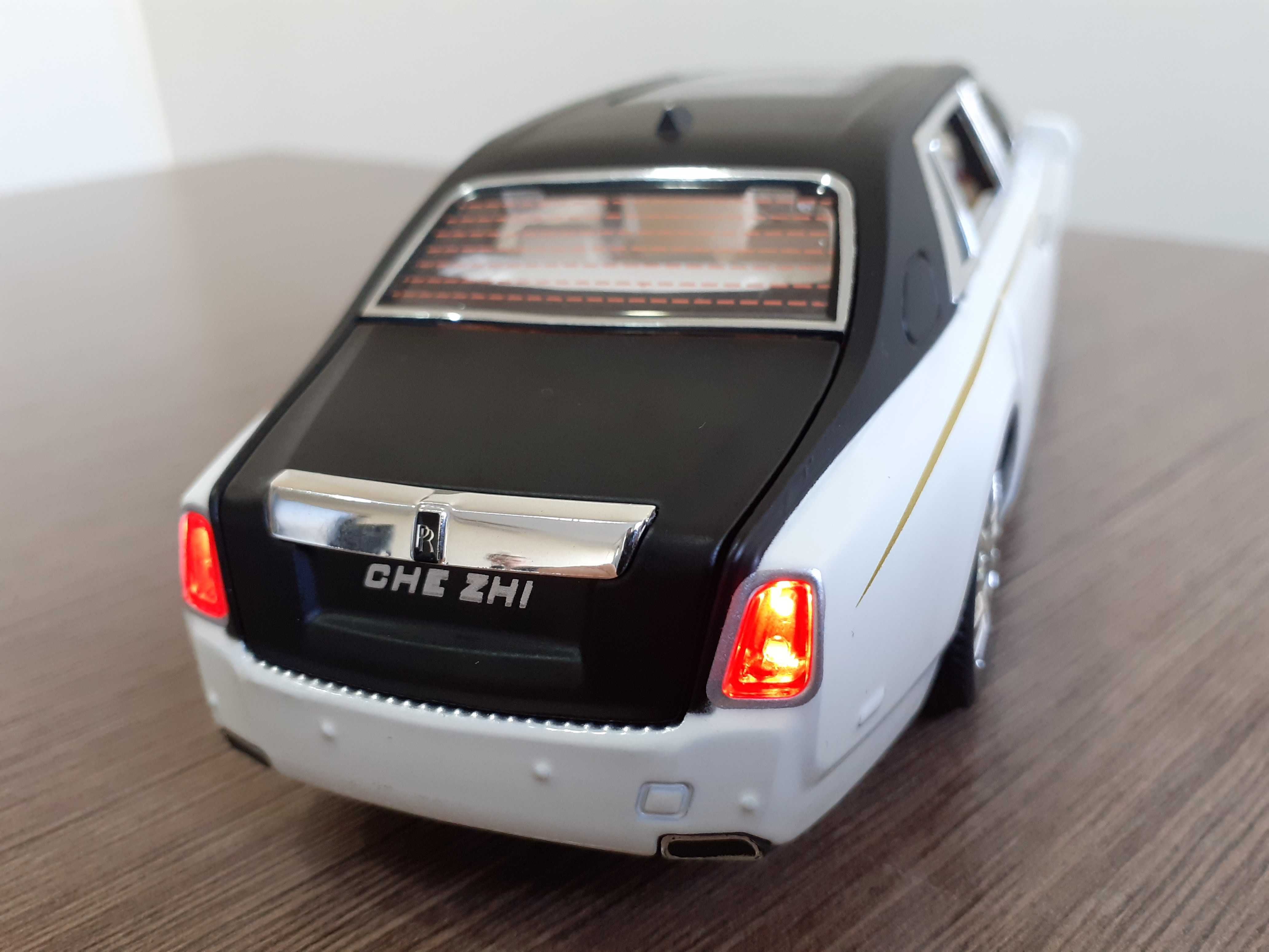 Rolls Royce Phantom 1:24, napęd, światła, dźwięk, oryginalne pudełko