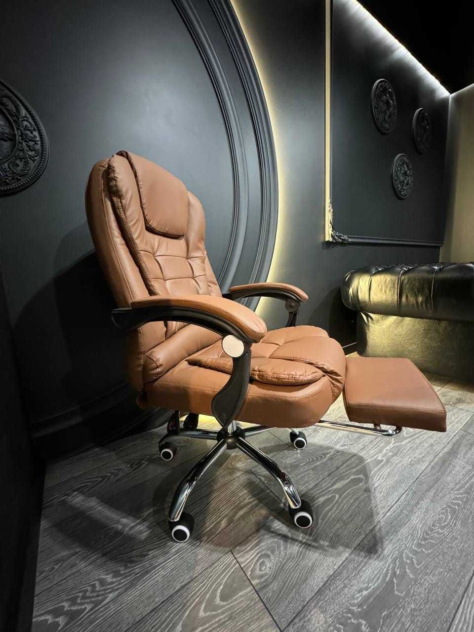 Офисное компьютерное кресло руководителя Virgo X6 с подставкой для ног