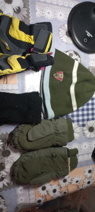 Шапка та перчатки,рукавиці на вік 6 - 9 років