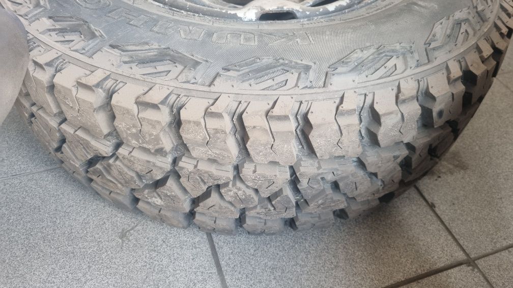 Колесо взборі диск шина Kumho  235/75r15
