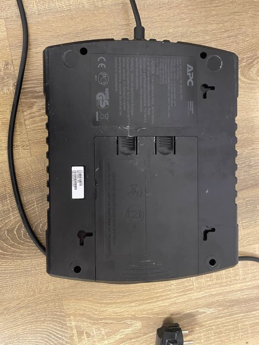 Джерело безперебійного живлення APC