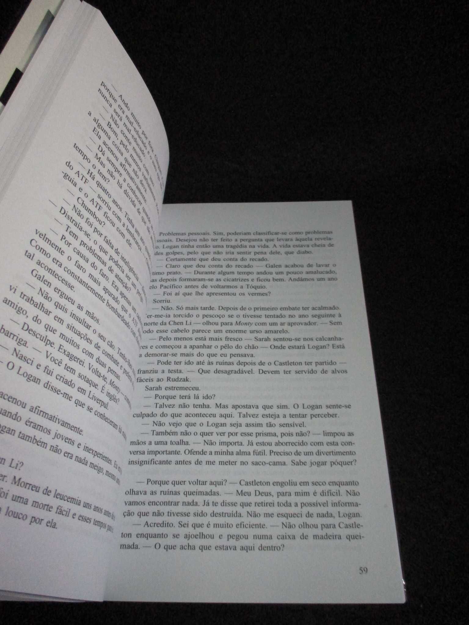 Livro A Busca Iris Johansen