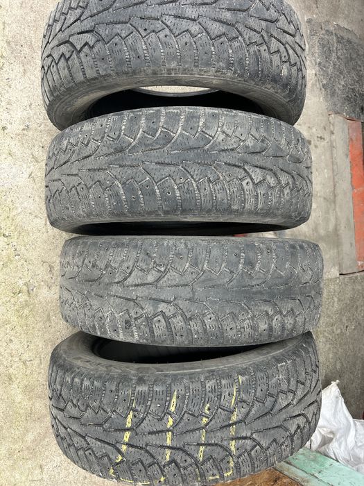 225/60R18 nokian