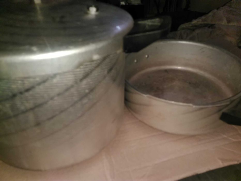 Szybkowar Aluminiowy PRL 2 sztuki 8cm. i 17cm. wys. x 23cm. I zamienna