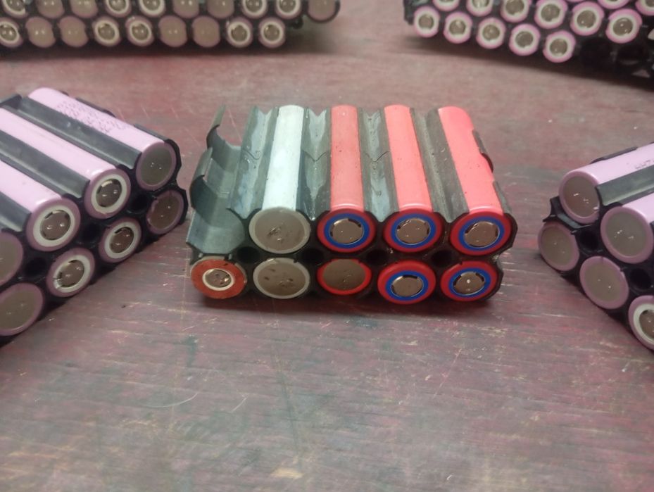 18650 Li-Ion Аккумулятор 3.7 В применяются для питания фонарей