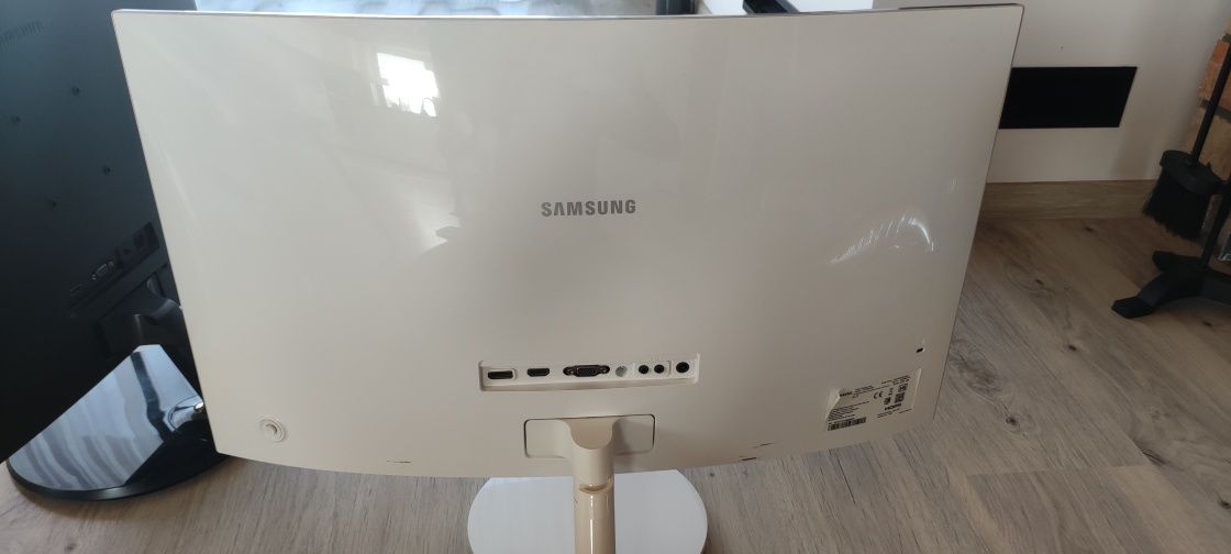 Monitor samsung kolor bialy