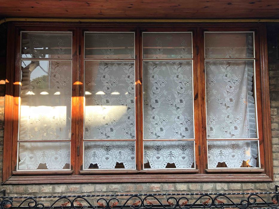 Вікна великі деревʼяні дубові зі склом