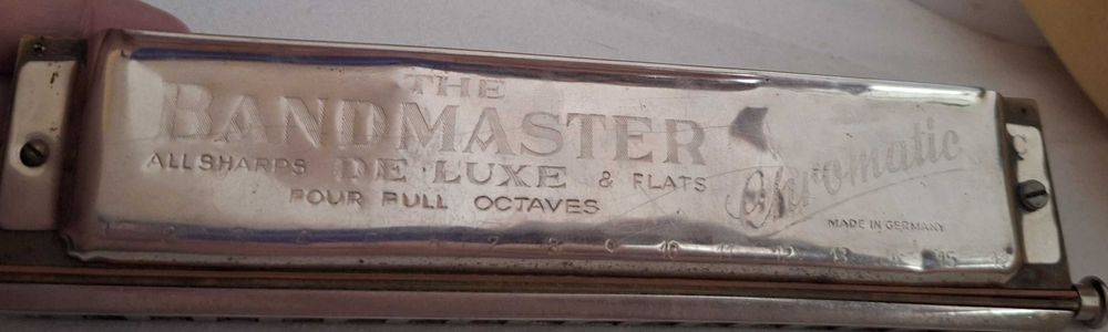 Хроматическая губная гармошка Hohner Chromatic Bandmaster De Luxe.