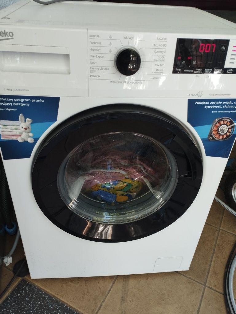 Sprzedam pralkę o pojemności 9 kg, stan nowoi