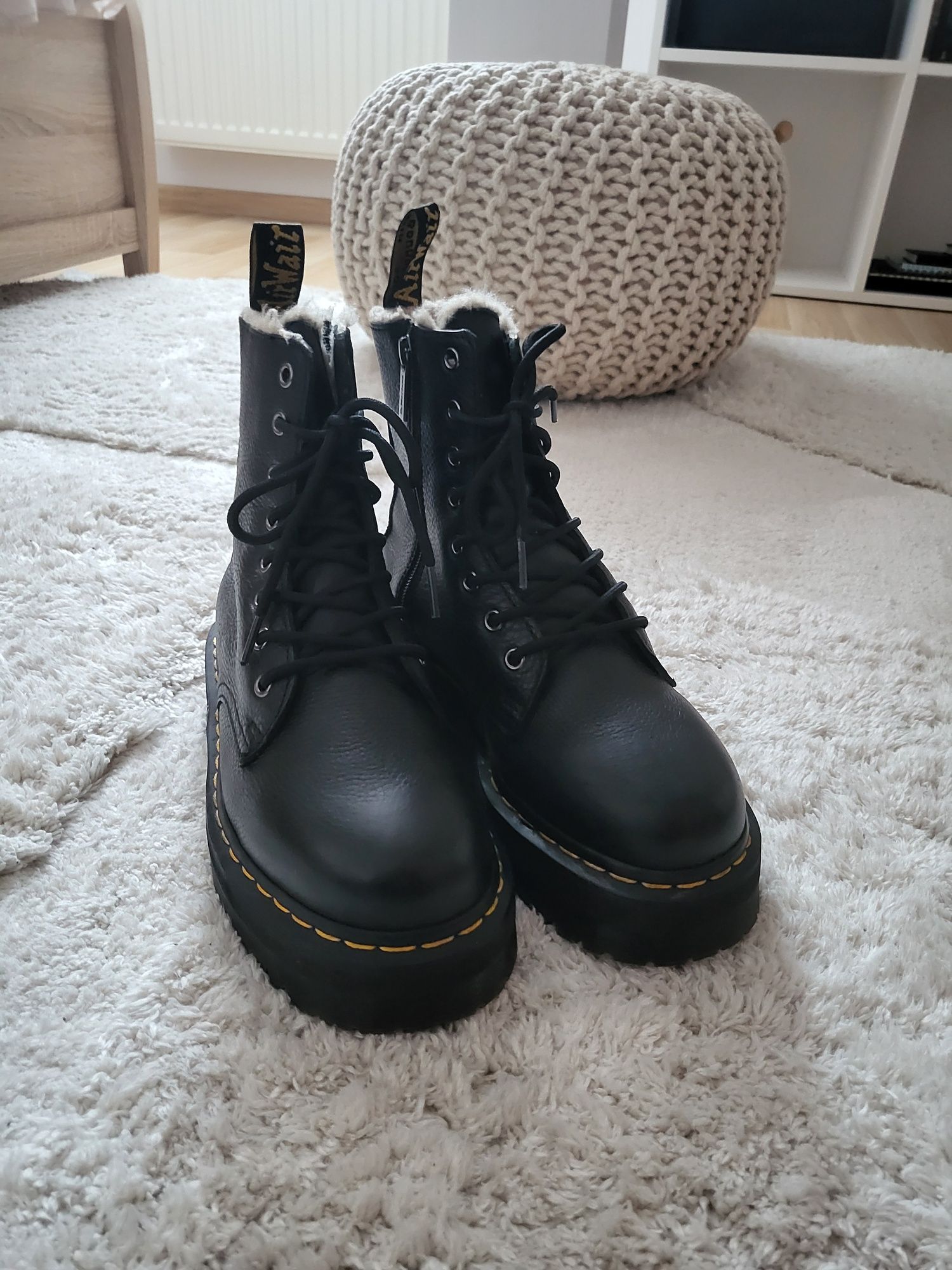 Czarne trapery damskie Dr. Martens r 39