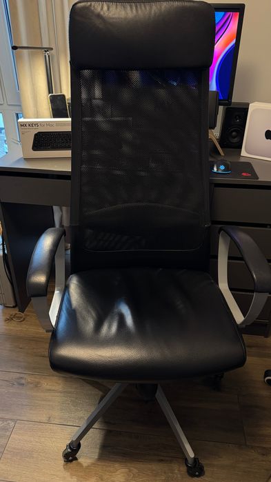 fotel Markus IKEA skóra + kauczukowe kółka